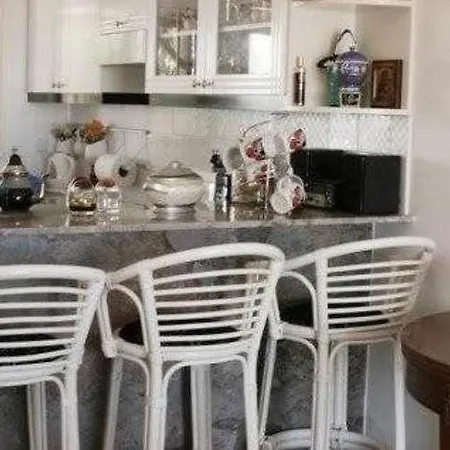 Mel & Bill's Paradise Block Apartment