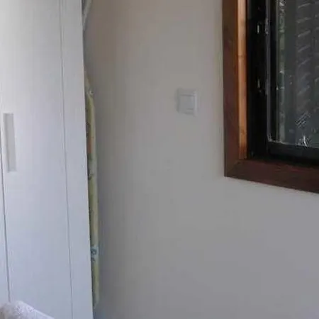 Mel & Bill's Paradise Block Apartment
